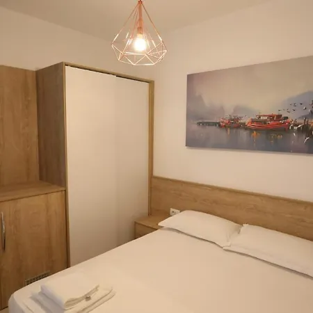 Alvi Hotel
